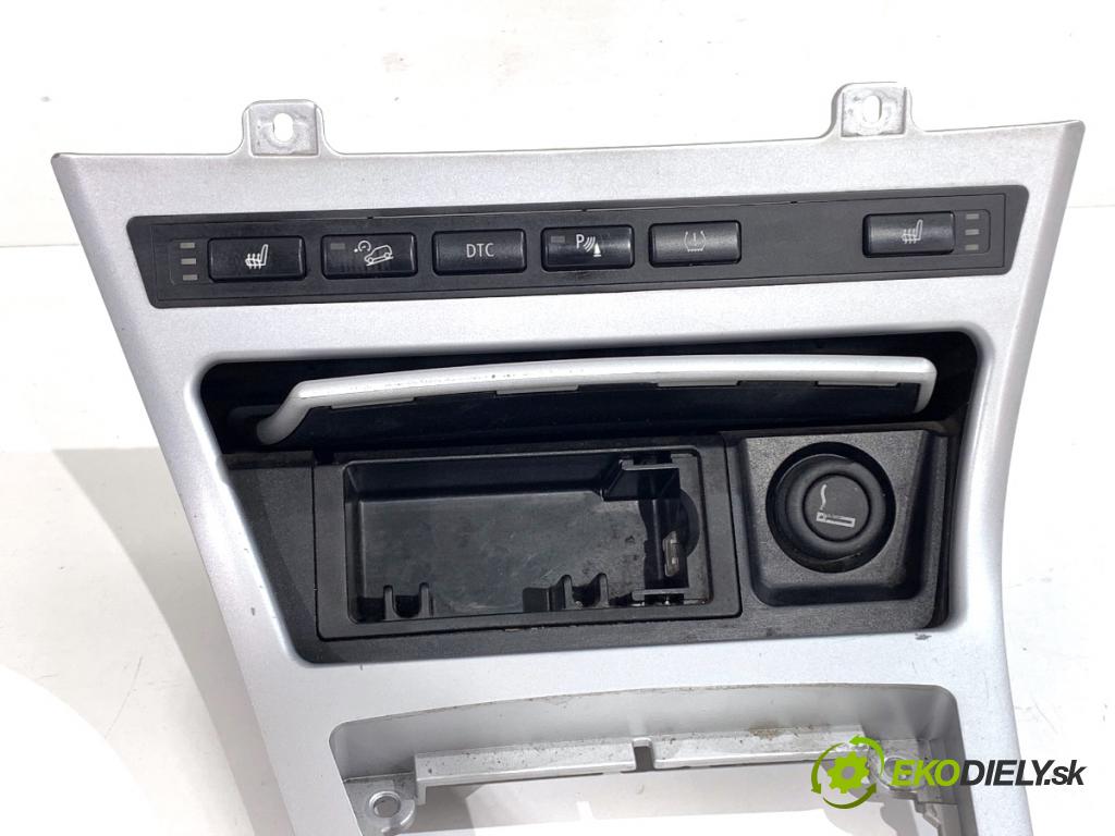 BMW E83 SUV 2007 110 kW 2.0 d 1995 Lišta Rámček Priehradka, kastlík TUNEL: STŘEDNÍ: 3411706