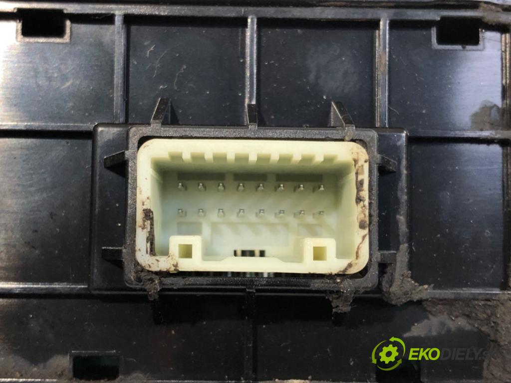 HYUNDAI TUCSON SUV 2021 132 kW 1.6 T-GDI HTRAC 1598 Prepínač nastavenia svetiel 93750-CZ000 (Prepínacie páčky pod volantom)