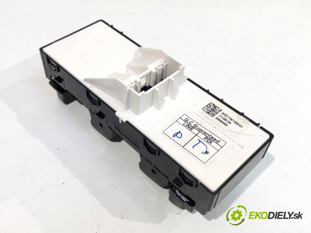 HYUNDAI TUCSON SUV 2021 132 kW 1.6 T-GDI HTRAC 1598 Prepínač okien 93571N7400 (Prepínacie páčky pod volantom)