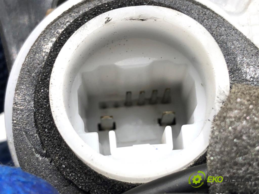 HONDA HR-V SUV 2017 96 kW 1.5 (RU1) 1498 zámok dveře pravý přední část M85-11110M2