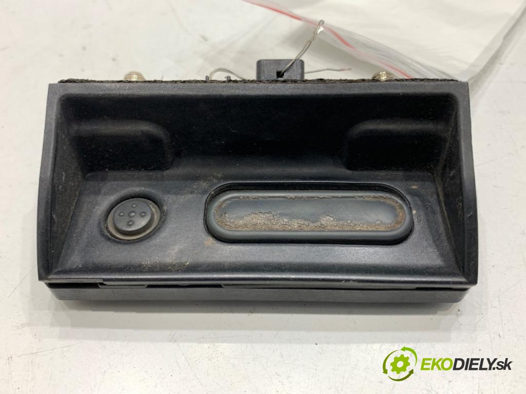 HONDA HR-V SUV 2017 96 kW 1.5 (RU1) 1498 zámok dveří zadní část 