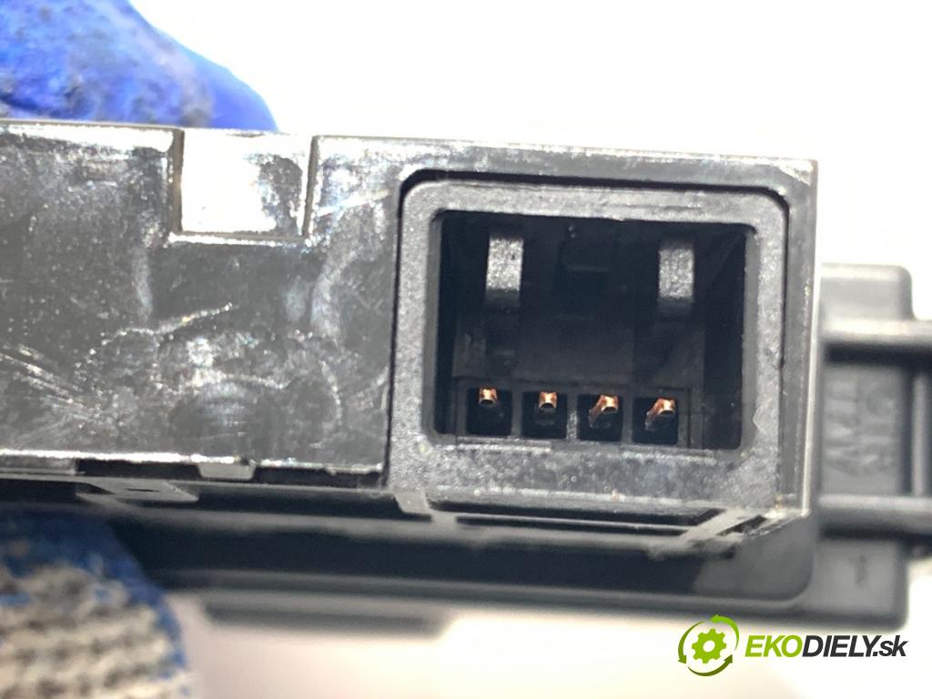 HONDA HR-V SUV 2017 96 kW 1.5 (RU1) 1498 spínač světel nouzových M55804 (Páčky pod volantem)