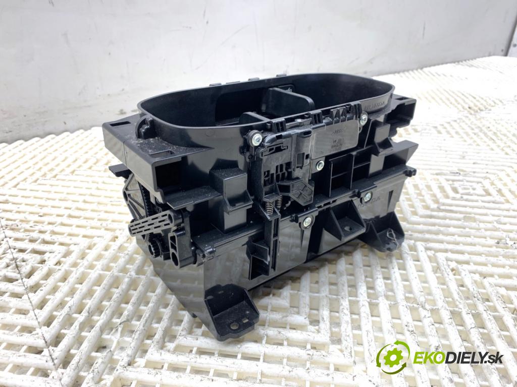 HONDA HR-V SUV 2017 96 kW 1.5 (RU1) 1498 držák na nápoje 4U8T-0 4U8Z-0 (Držák nápojů)