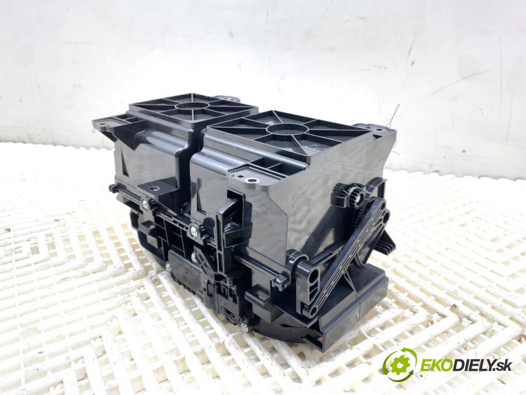 HONDA HR-V SUV 2017 96 kW 1.5 (RU1) 1498 držák na nápoje 4U8T-0 4U8Z-0 (Držák nápojů)