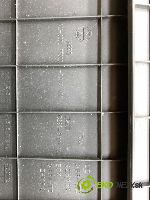 HONDA HR-V SUV 2017 96 kW 1.5 (RU1) 1498 přihrádka kastlík spolujezdce C222-5211-200 (Přihrádka (kastlík))