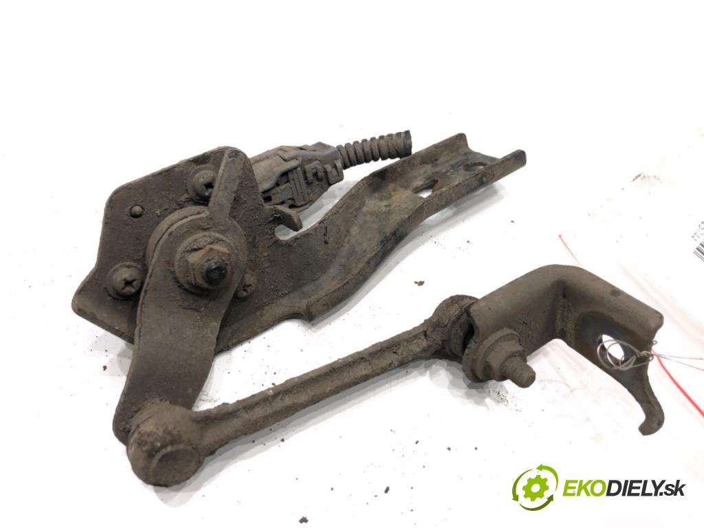 HONDA HR-V SUV 2017 96 kW 1.5 (RU1) 1498 snímač ÚROVEŇ: XENON zadní část levý