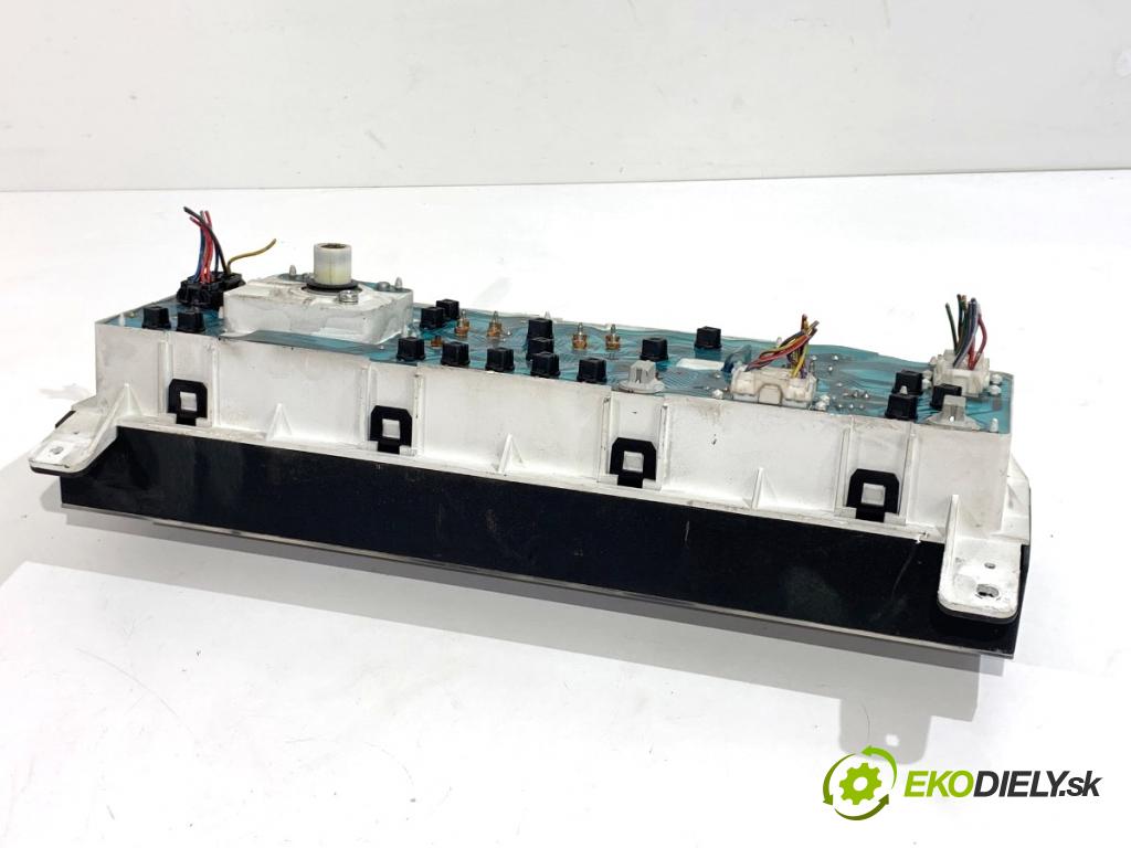 NISSAN TERRANO samochód terenowy zamknięty 1994 73 kW 2.7 TD 4WD 2664 Prístrojovka  (Prístrojová doska)