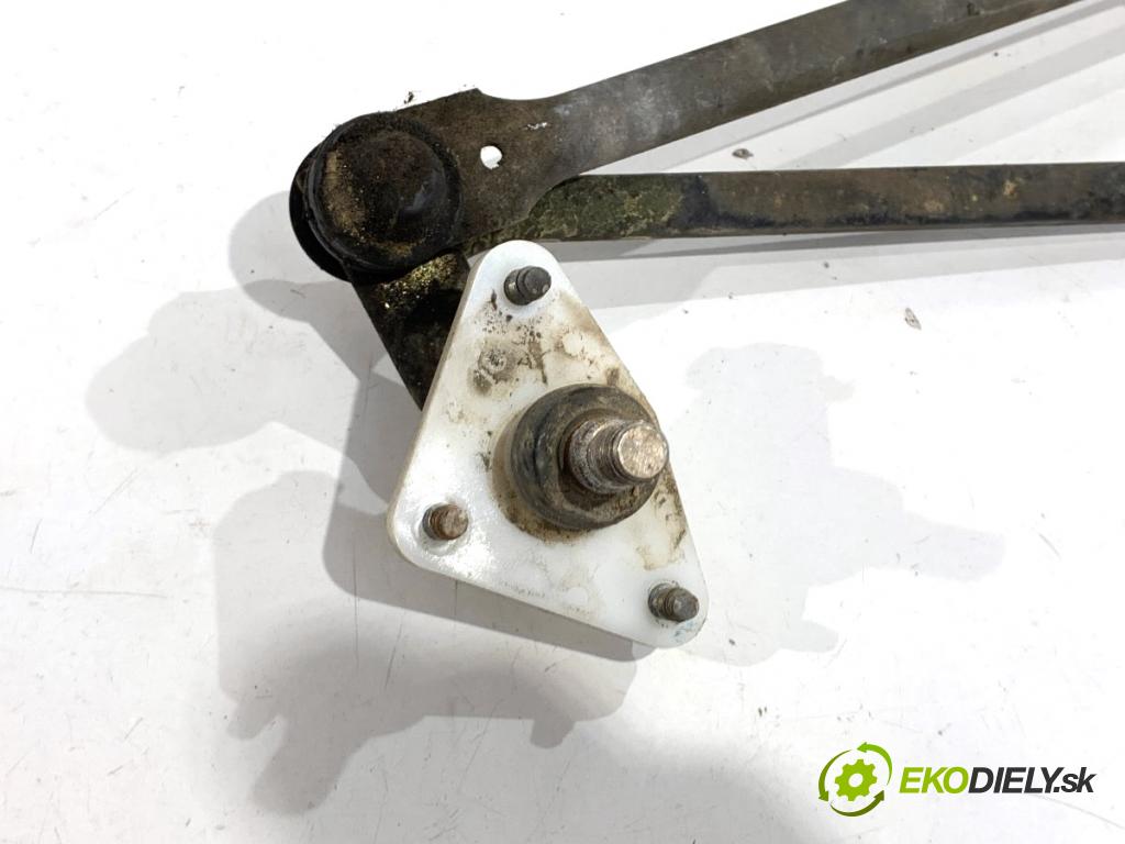 NISSAN TERRANO samochód terenowy zamknięty 1994 73 kW 2.7 TD 4WD 2664 Mechanizmus stieračov predný  (Motorček stieračov predný)