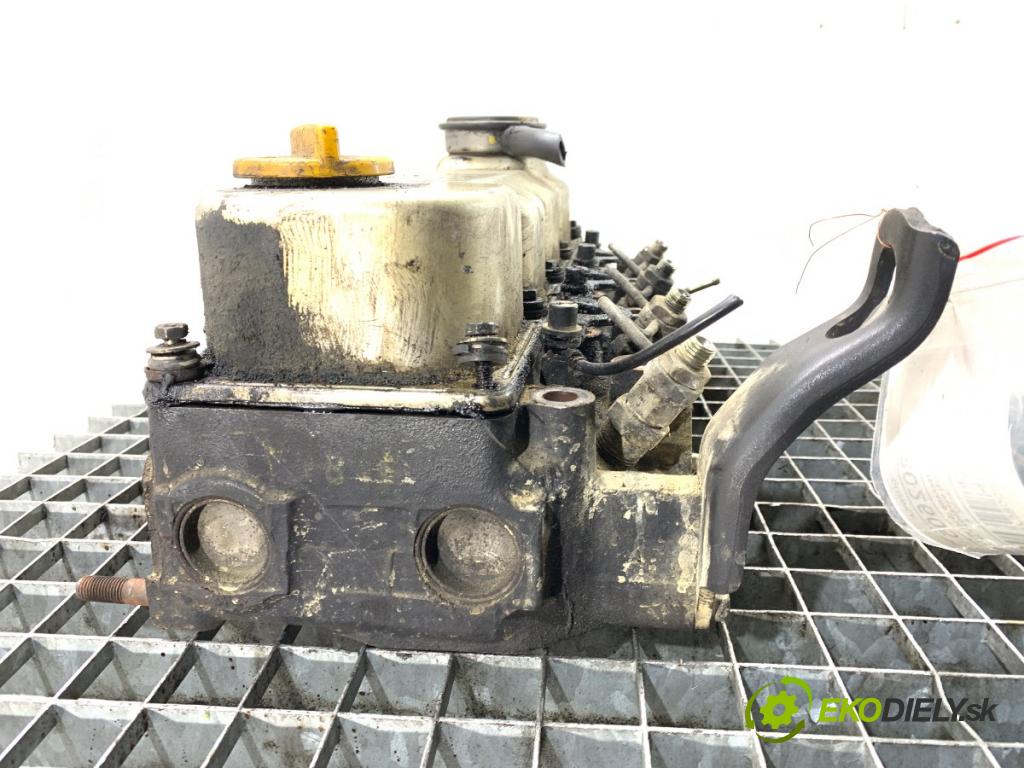 NISSAN TERRANO samochód terenowy zamknięty 1994 73 kW 2.7 TD 4WD 2664 Hlava valcov (Hlava valcov)