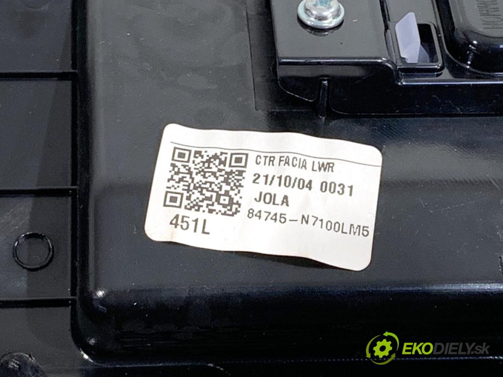 HYUNDAI TUCSON SUV 2021 132 kW 1.6 T-GDI HTRAC 1598 Clona Priehradka, kastlík spolujazdca 84745-N7100