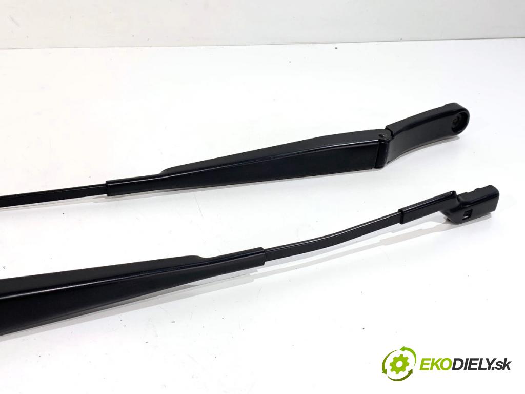 SEAT LEON III liftback 2018 96 kW 1.5 TSI 1495 Rameno stierače predný 5F1955409 5F1955410