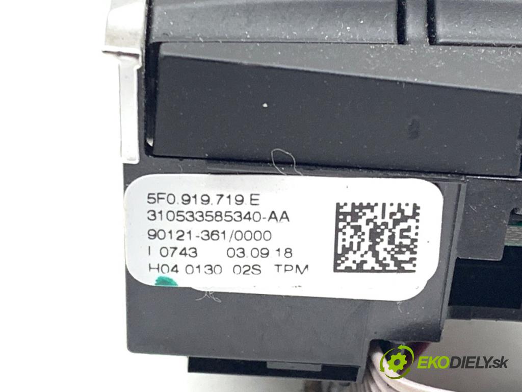 SEAT LEON III liftback 2018 96 kW 1.5 TSI 1495 SPÍNAČE: volantu 5F0919719E