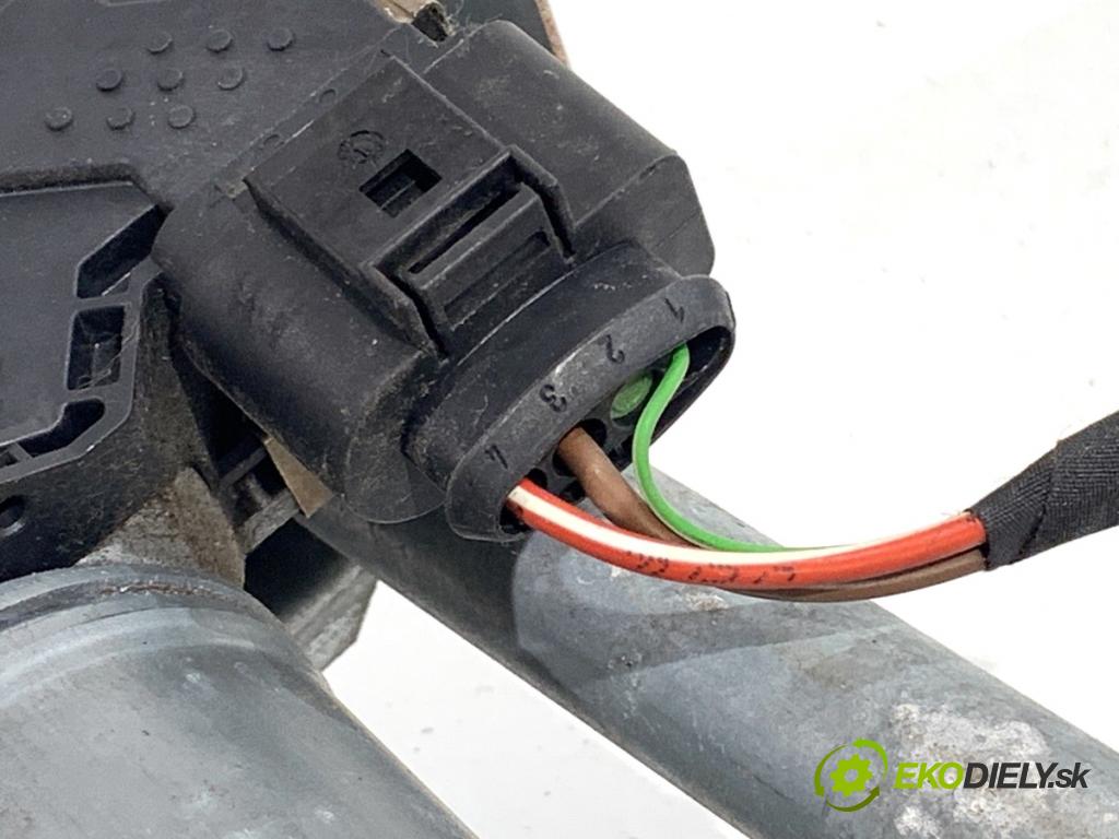 SEAT LEON III liftback 2018 96 kW 1.5 TSI 1495 Mechanizmus stieračov predný 5F1955119A (Motorček stieračov predný)