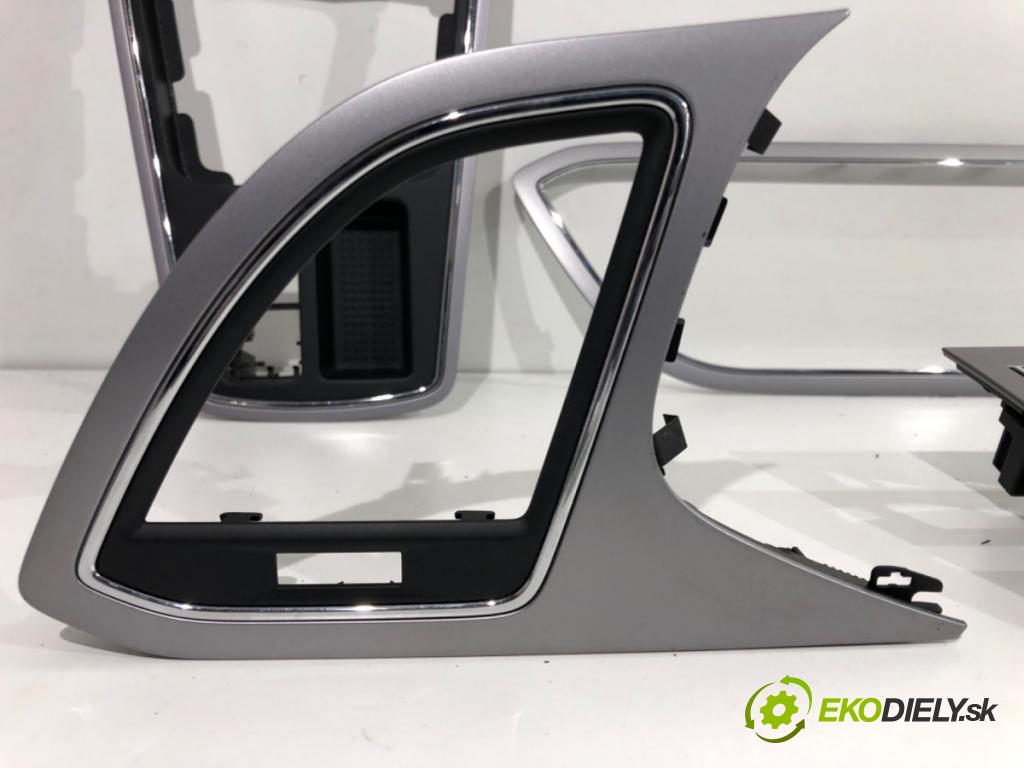 SEAT LEON III liftback 2018 96 kW 1.5 TSI 1495 lišty kryt 5F1863283E 5F0858060H (Lišta)