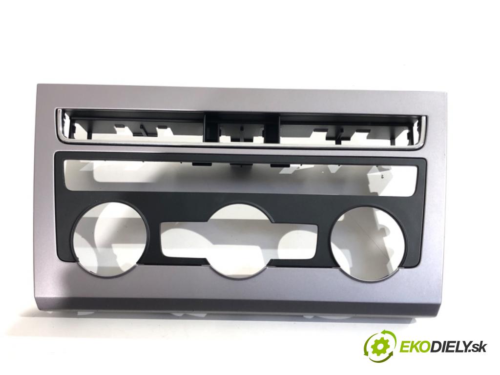 SEAT LEON III liftback 2018 96 kW 1.5 TSI 1495 lišty kryt 5F1863283E 5F0858060H (Lišta)