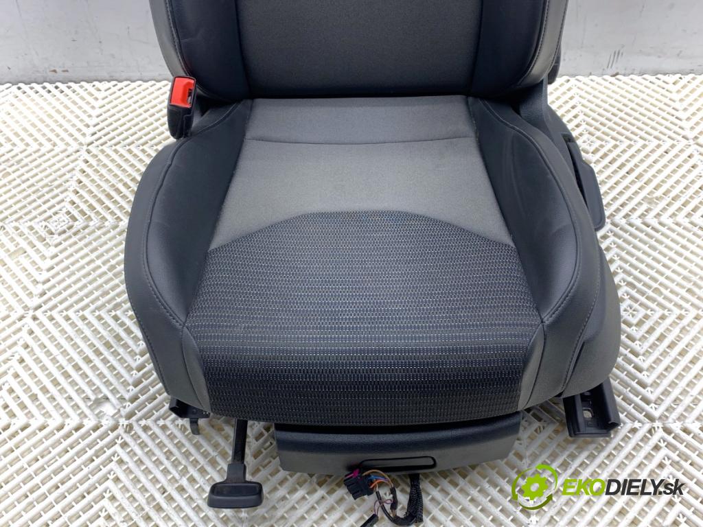 SEAT LEON III liftback 2018 96 kW 1.5 TSI 1495 Sedadlo ľavy predný