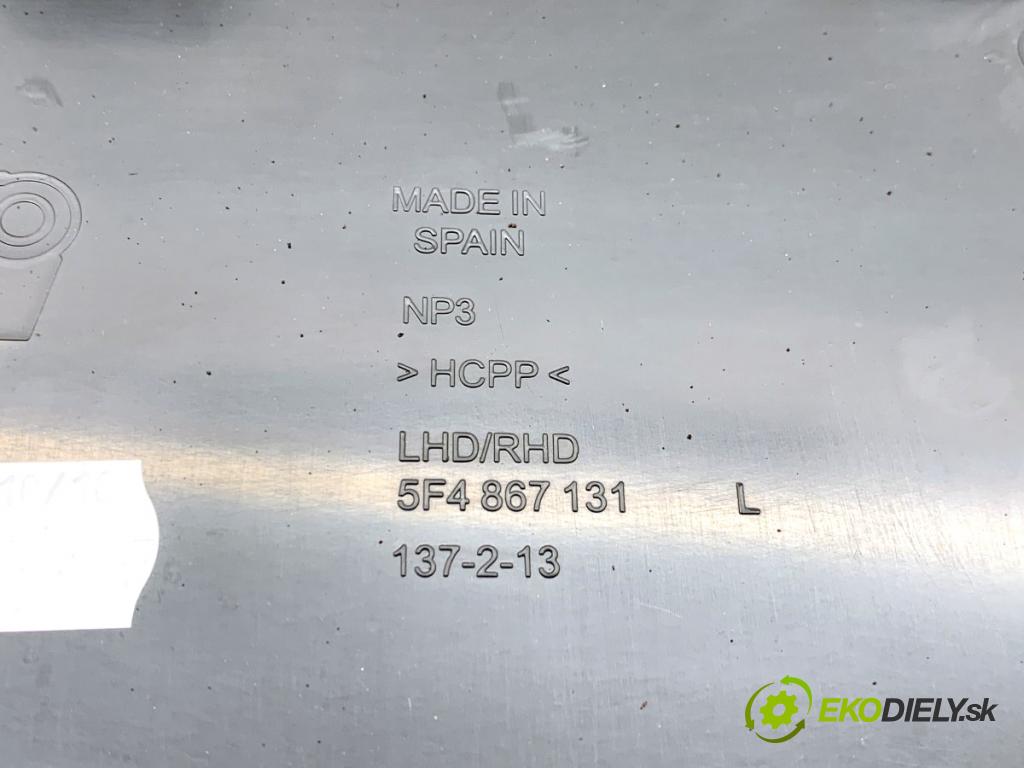 SEAT LEON III liftback 2018 96 kW 1.5 TSI 1495 ča dveře levý přední část