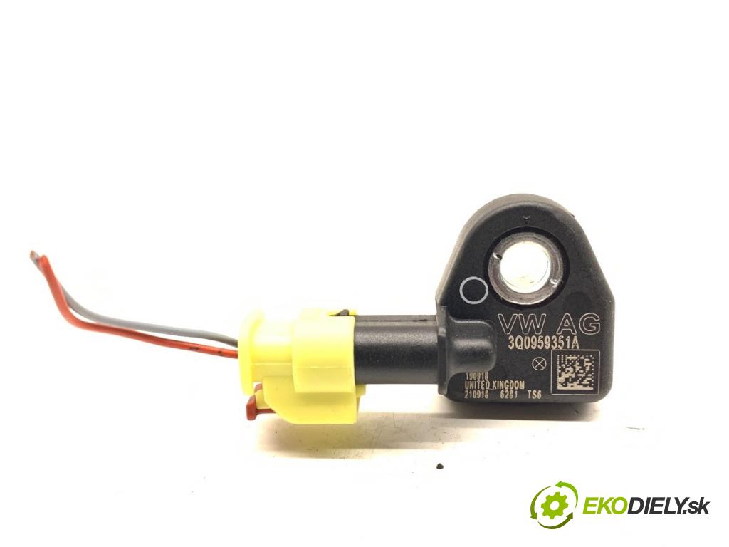 SEAT LEON III liftback 2018 96 kW 1.5 TSI 1495 Snímač nárazu 3Q0959351A (Snímač nárazu)