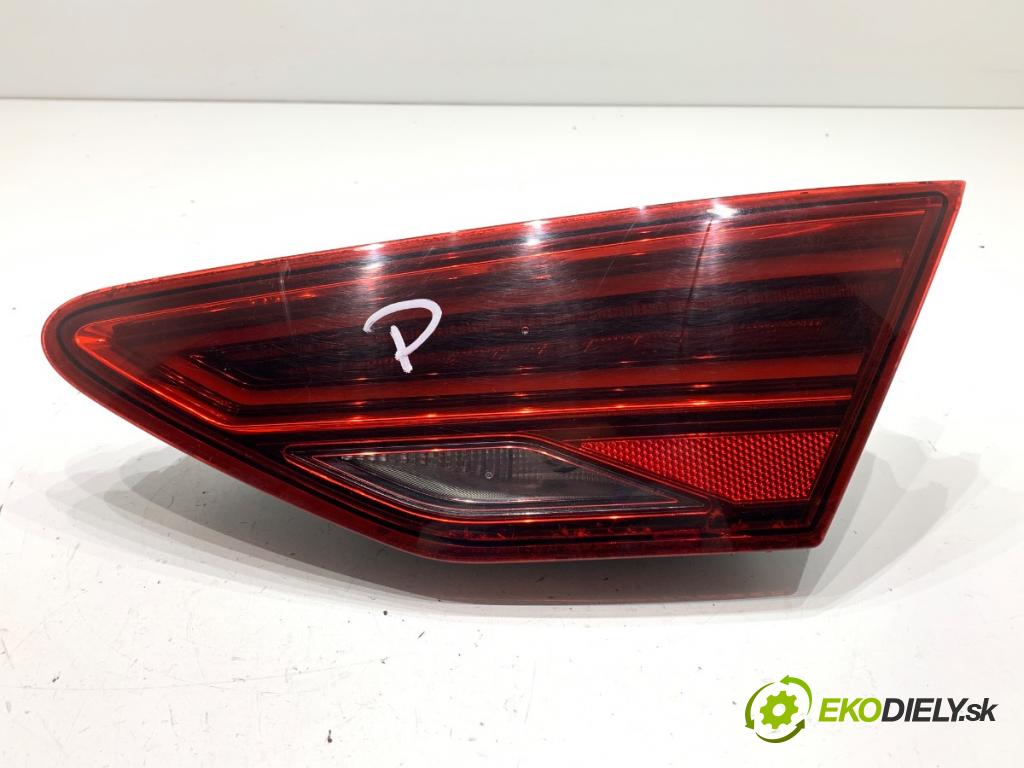 SEAT LEON III liftback 2018 96 kW 1.5 TSI 1495 Svetlo zad pravá vnútorná  (Kľučka dverí ostatné)