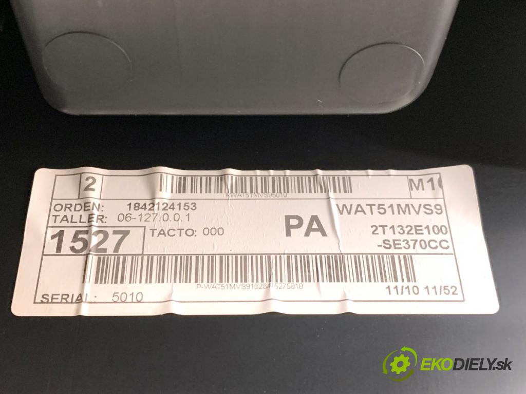 SEAT LEON III liftback 2018 96 kW 1.5 TSI 1495 loketní opěrka  (Loketní opěrka)