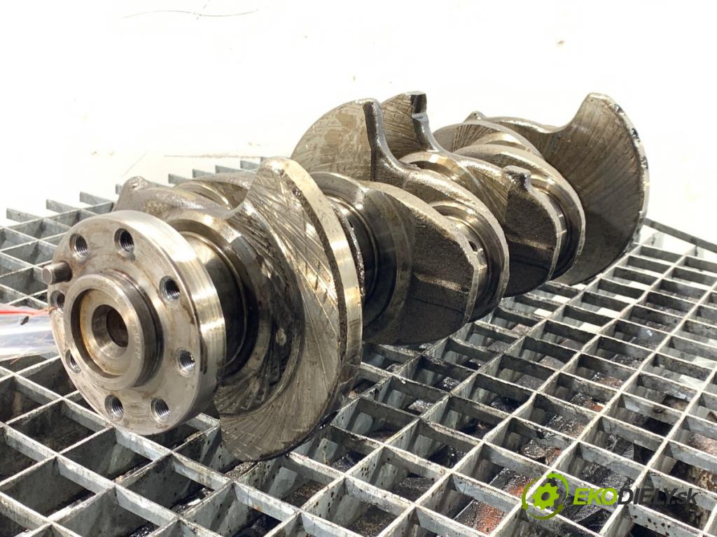 VOLVO V50 Kombi 2004 100 kW 2.0 D 1998 Kardaň, hriadeľ KLIKA: D4204T (Blok motora ostatné)