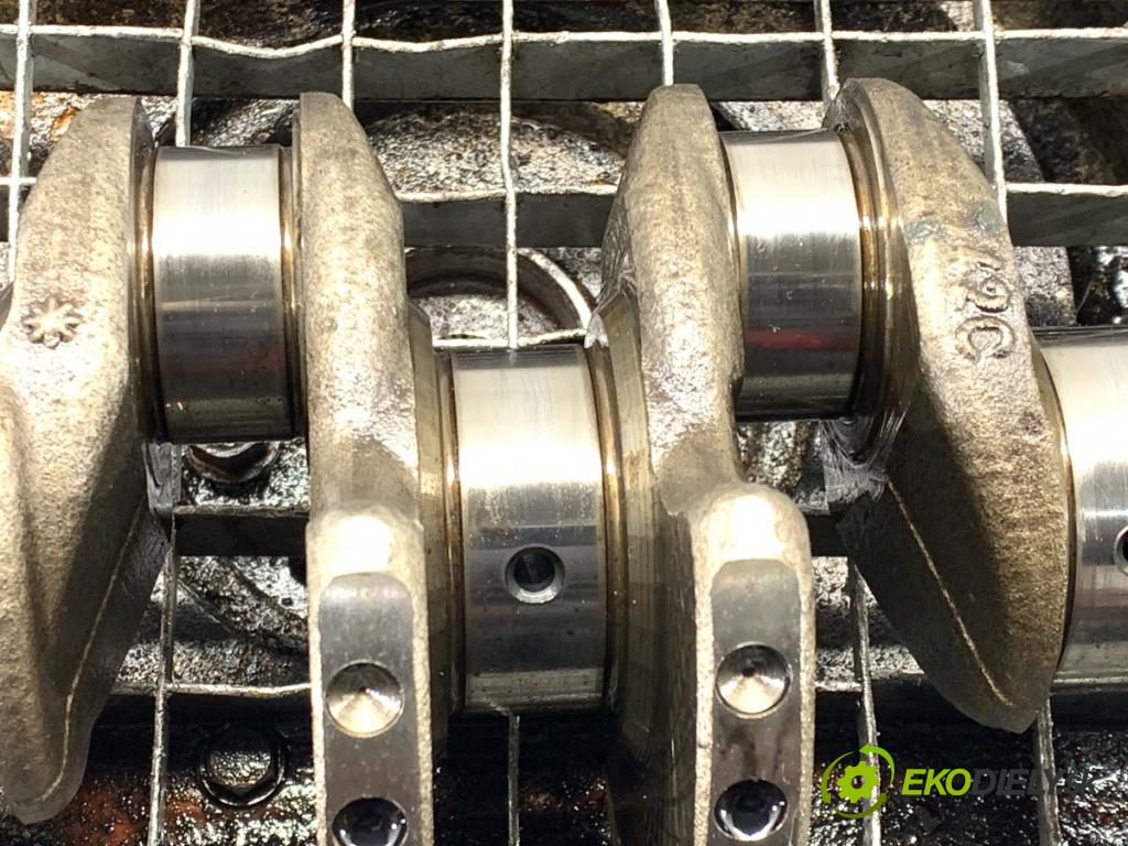 VOLVO V50 Kombi 2004 100 kW 2.0 D 1998 Kardaň, hriadeľ KLIKA: D4204T (Blok motora ostatné)