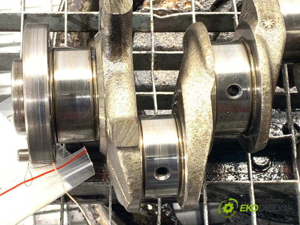 VOLVO V50 Kombi 2004 100 kW 2.0 D 1998 Kardaň, hriadeľ KLIKA: D4204T (Blok motora ostatné)