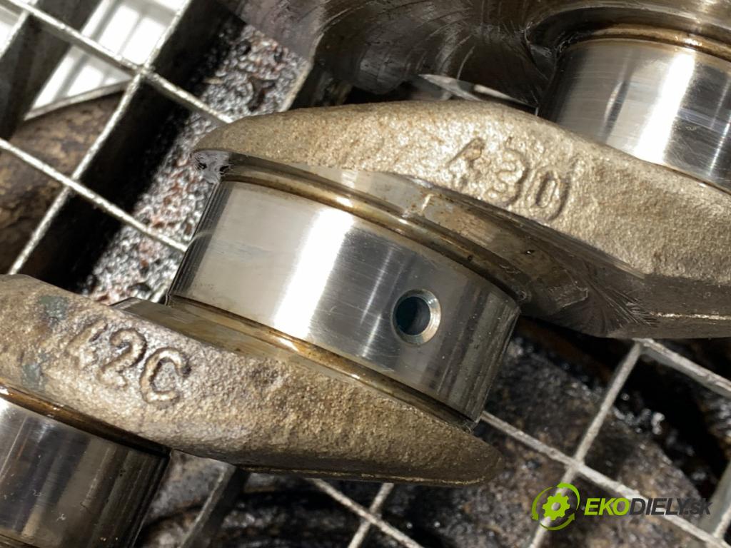 VOLVO V50 Kombi 2004 100 kW 2.0 D 1998 Kardaň, hriadeľ KLIKA: D4204T (Blok motora ostatné)