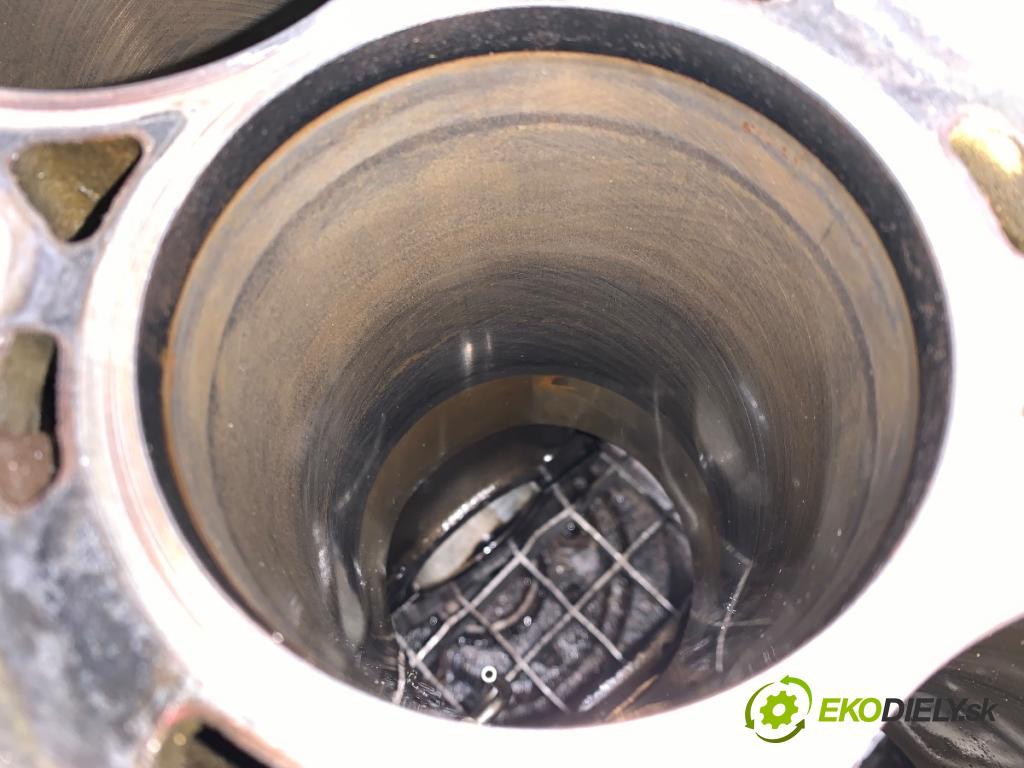 VOLVO V50 Kombi 2004 100 kW 2.0 D 1998 blok Motor (Blok motora)