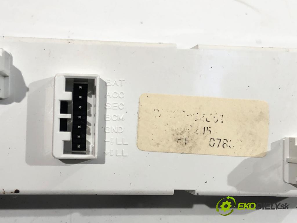 SUZUKI SWIFT III liftback 2009 75 kW 1.5 (RS 415) 1490 Dislpej (Prístrojová doska)