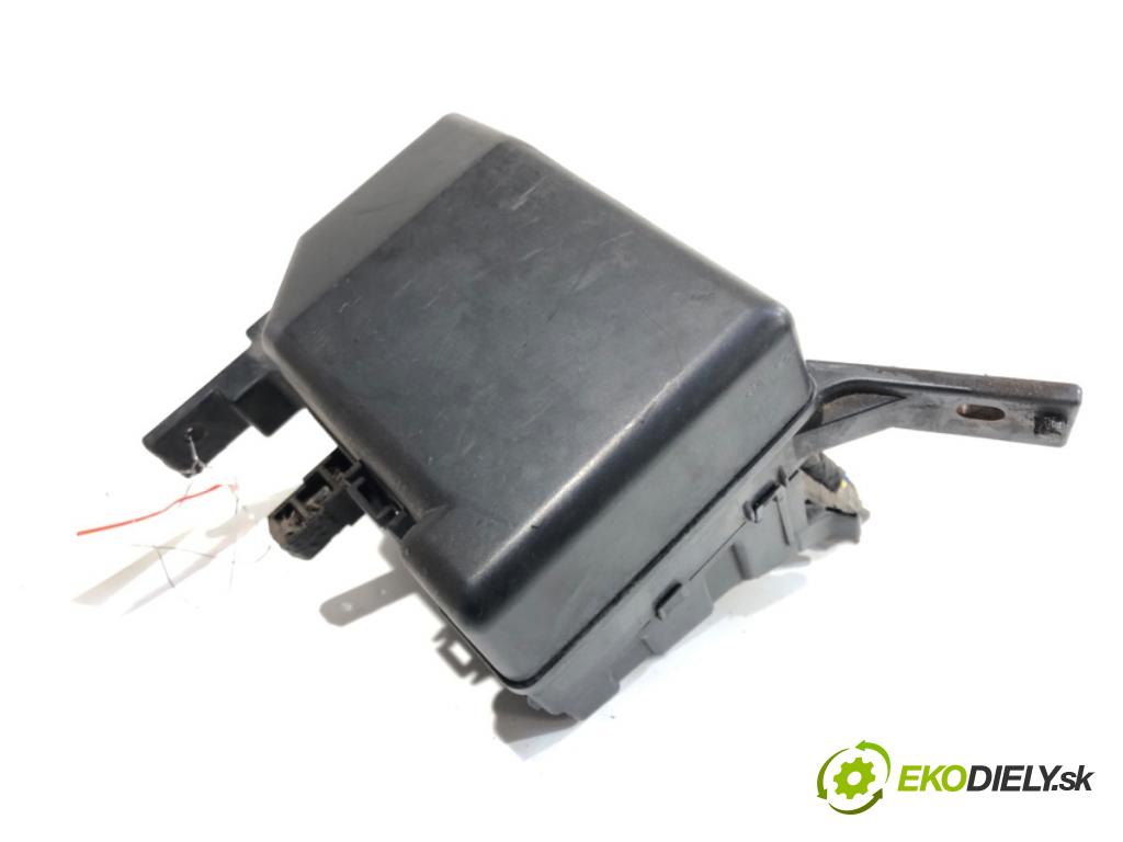 SUZUKI SWIFT III liftback 2009 75 kW 1.5 (RS 415) 1490 Skrinka poistková  (Poistková skrinka)