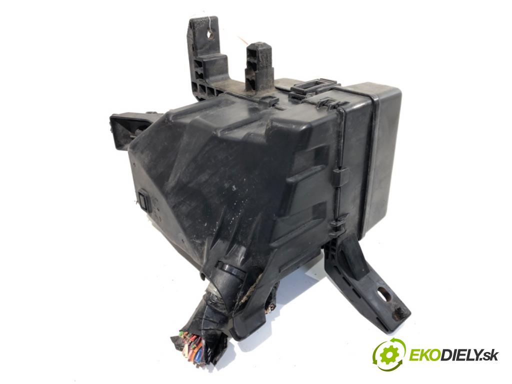 SUZUKI SWIFT III liftback 2009 75 kW 1.5 (RS 415) 1490 Skrinka poistková  (Poistková skrinka)