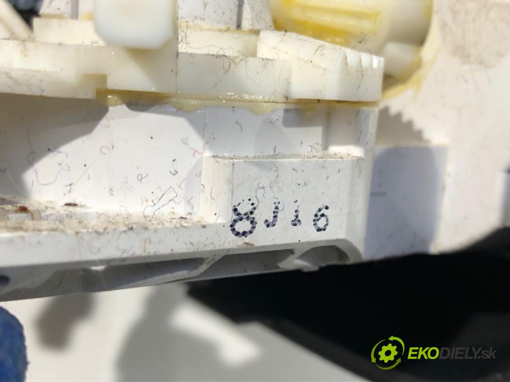 SUZUKI SWIFT III liftback 2009 75 kW 1.5 (RS 415) 1490 Panel ovládania kúrenia  (Prepínacie páčky pod volantom)