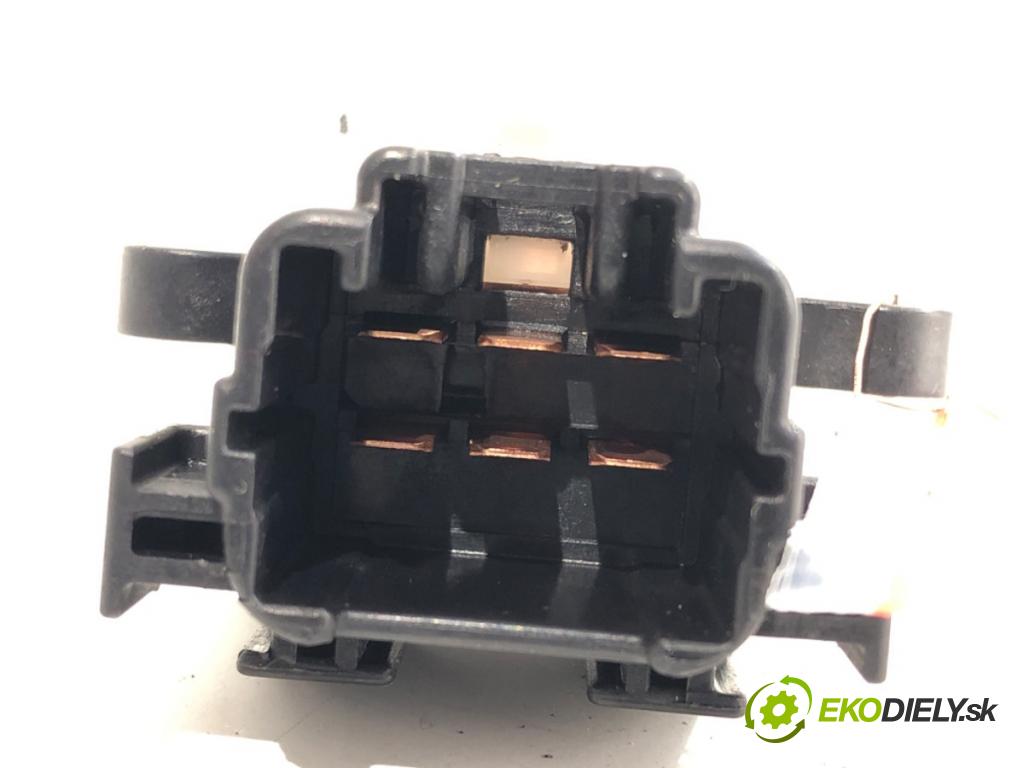 SUZUKI SWIFT III liftback 2009 75 kW 1.5 (RS 415) 1490 Kocka, vložka spínacej skrinky  (Spínacia skrinka)