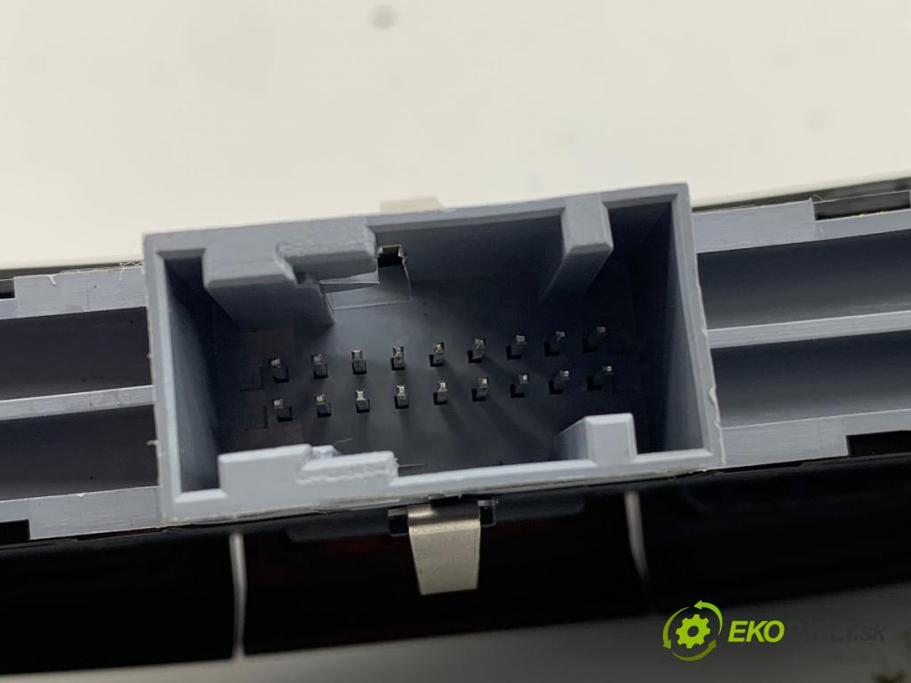 FIAT TIPO Kombi 2017 88 kW 1.4 (356WXF1B) 1368 Spínač svetiel výstražných (núdzových) 07356457670 (Prepínacie páčky pod volantom)