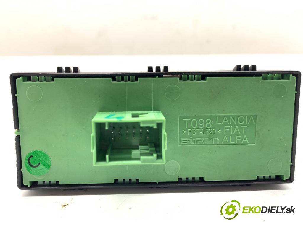 FIAT TIPO Kombi 2017 88 kW 1.4 (356WXF1B) 1368 Prepínač okien 7356323520 (Prepínacie páčky pod volantom)