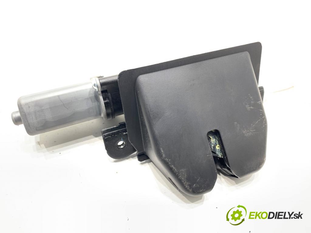 JEEP COMPASS MP SUV 2019 103 kW 1.4 MultiAir 1368 zámok dverí zad 68247939AC