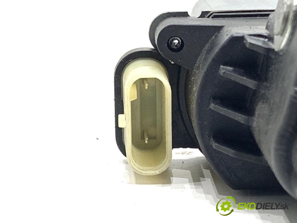 JEEP COMPASS MP SUV 2019 103 kW 1.4 MultiAir 1368 zámok dverí zad 68247939AC