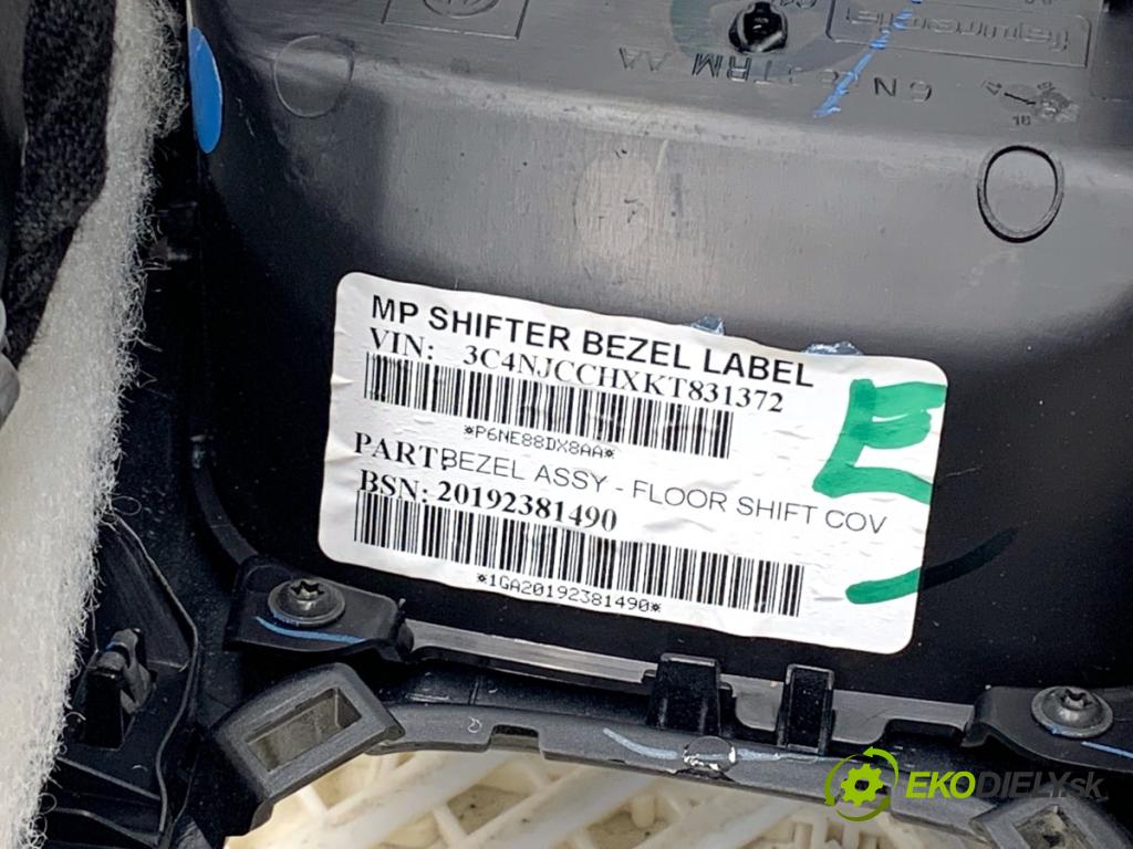 JEEP COMPASS MP SUV 2019 103 kW 1.4 MultiAir 1368 Tunel středový  (Středový tunel)