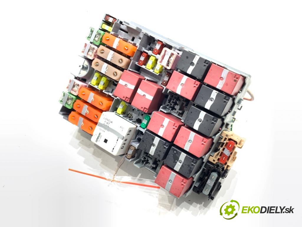 JEEP COMPASS MP SUV 2019 103 kW 1.4 MultiAir 1368 Skrinka poistková 51987784 (Poistková skrinka)