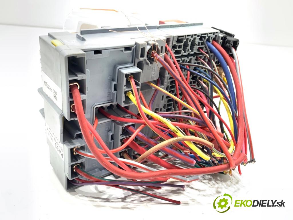 JEEP COMPASS MP SUV 2019 103 kW 1.4 MultiAir 1368 Skrinka poistková 51987784 (Poistková skrinka)