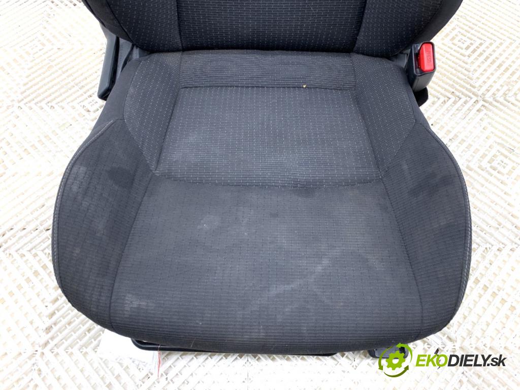 TOYOTA C-HR SUV 2016 85 kW 1.2 (NGX10_) 1197 Sedadlo pravy predný