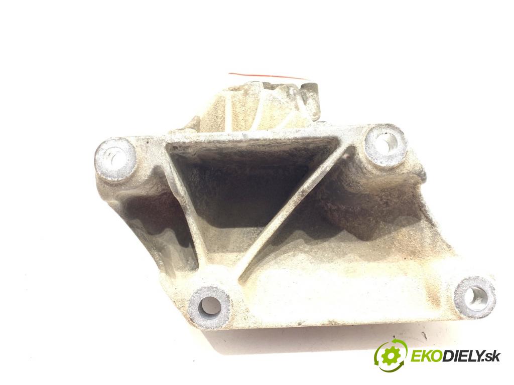 BMW F30 sedan 2016 180 kW 328 i xDrive 1997 Držiak Motor pravá 6857560 (Držiak motora)