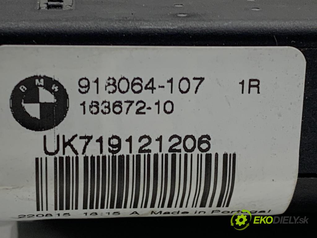 BMW F30 sedan 2016 180 kW 328 i xDrive 1997 zámok dveří zadní část 918064