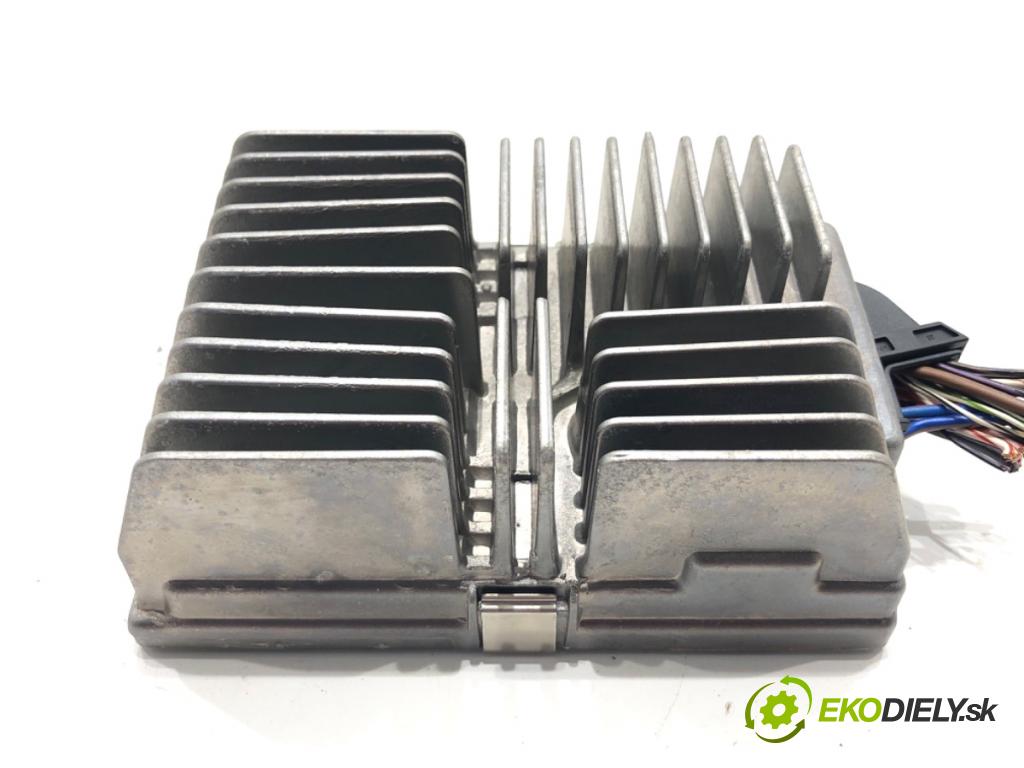 BMW F30 sedan 2016 180 kW 328 i xDrive 1997 zesilovač 9390447 (Zesilovač)