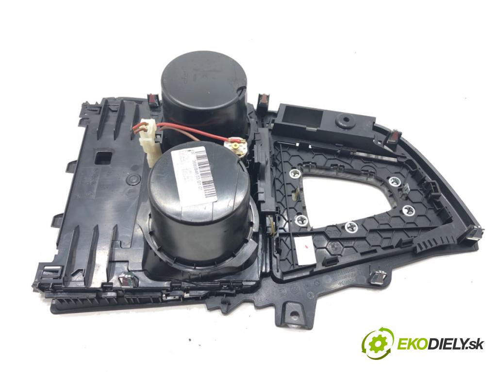 BMW F30 sedan 2016 180 kW 328 i xDrive 1997 držák na nápoje 3689846 (Držák nápojů)