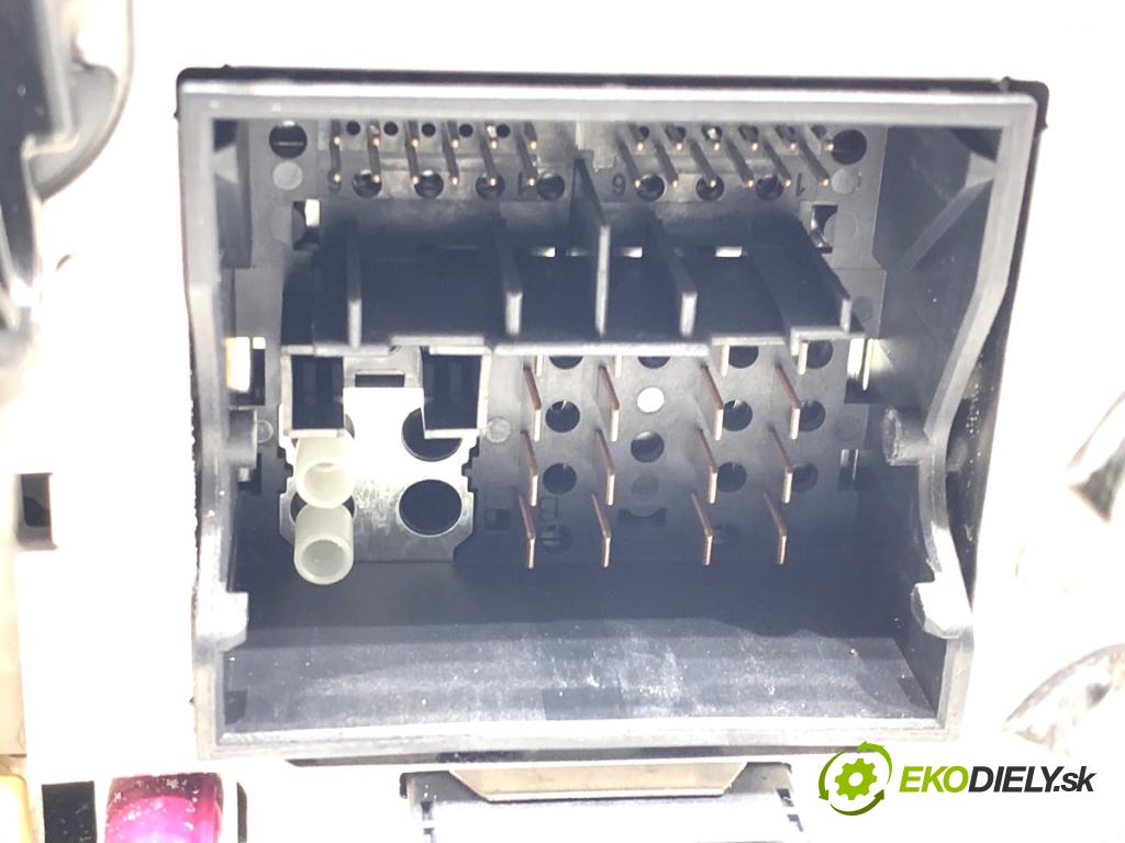 BMW F30 sedan 2016 180 kW 328 i xDrive 1997 RADIO mavigace 6809245 (Audio zařízení)