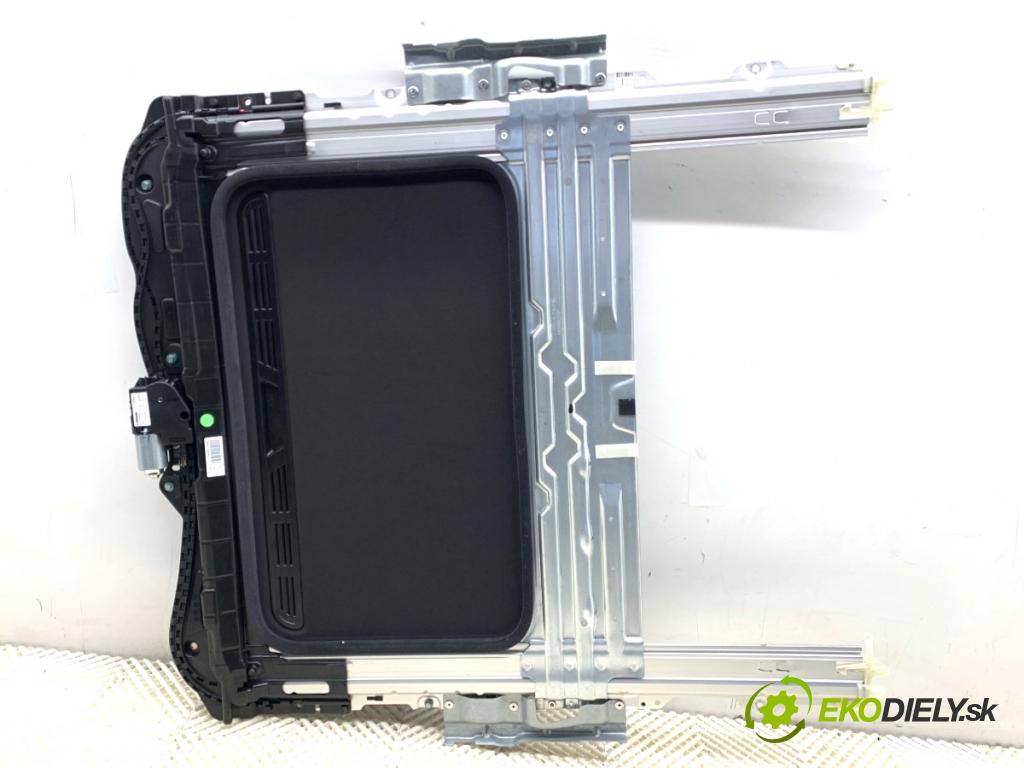 BMW F30 sedan 2016 180 kW 328 i xDrive 1997 střešní okno 7846282 (Sklo karoserie)