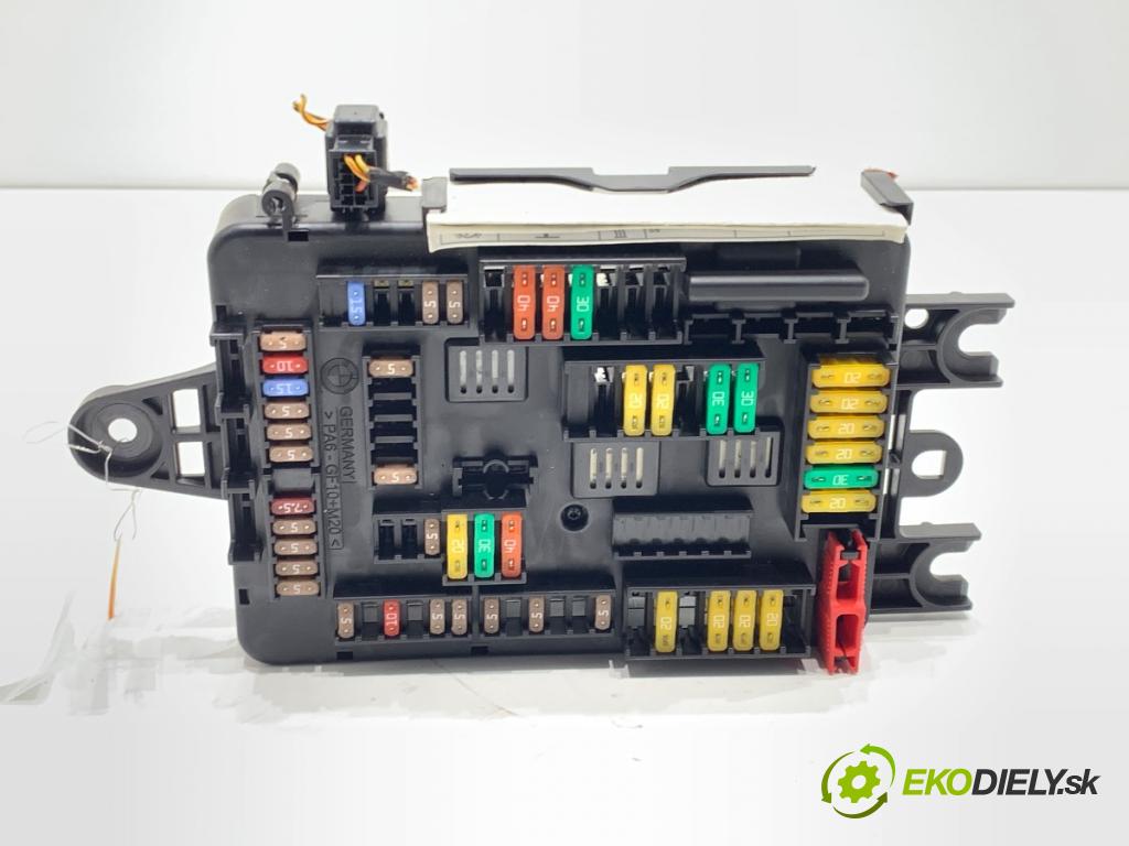 BMW F30 sedan 2016 180 kW 328 i xDrive 1997 Skrinka poistková 9389072 (Poistková skrinka)