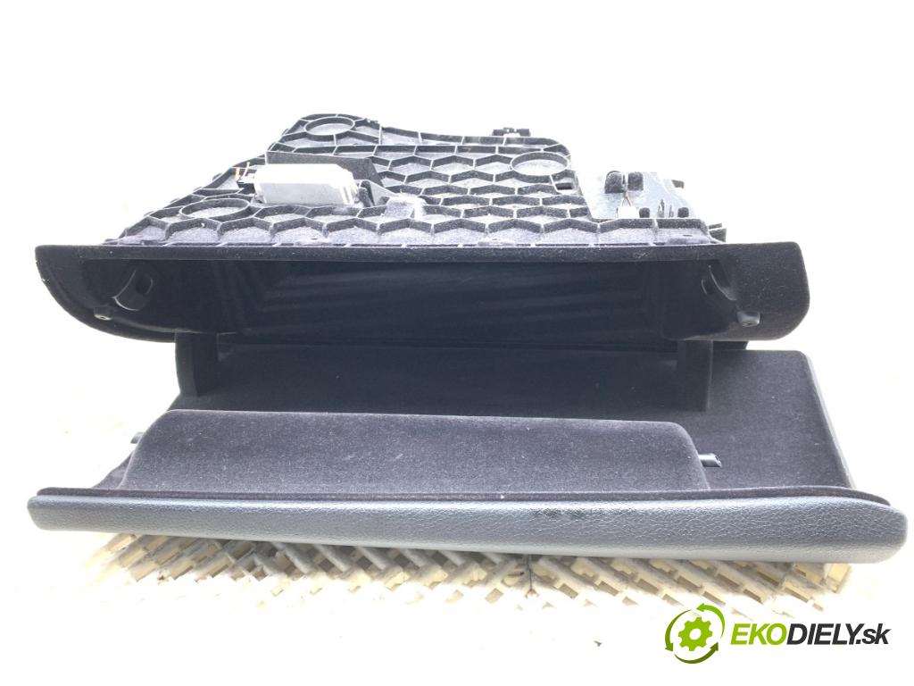 BMW F30 sedan 2016 180 kW 328 i xDrive 1997 přihrádka kastlík spolujezdce 9228283 (Přihrádka (kastlík))